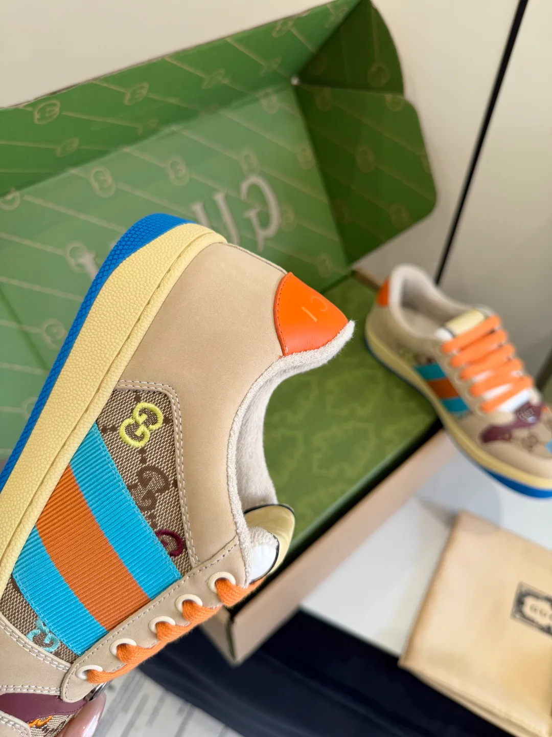 Кроссовки Женские Gucci 839606