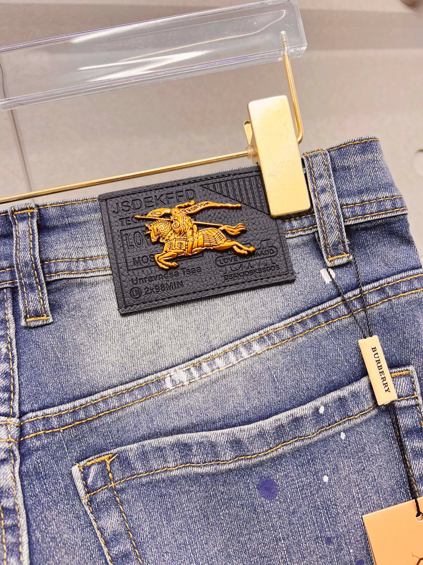Джинсы Мужские Burberry 18098417