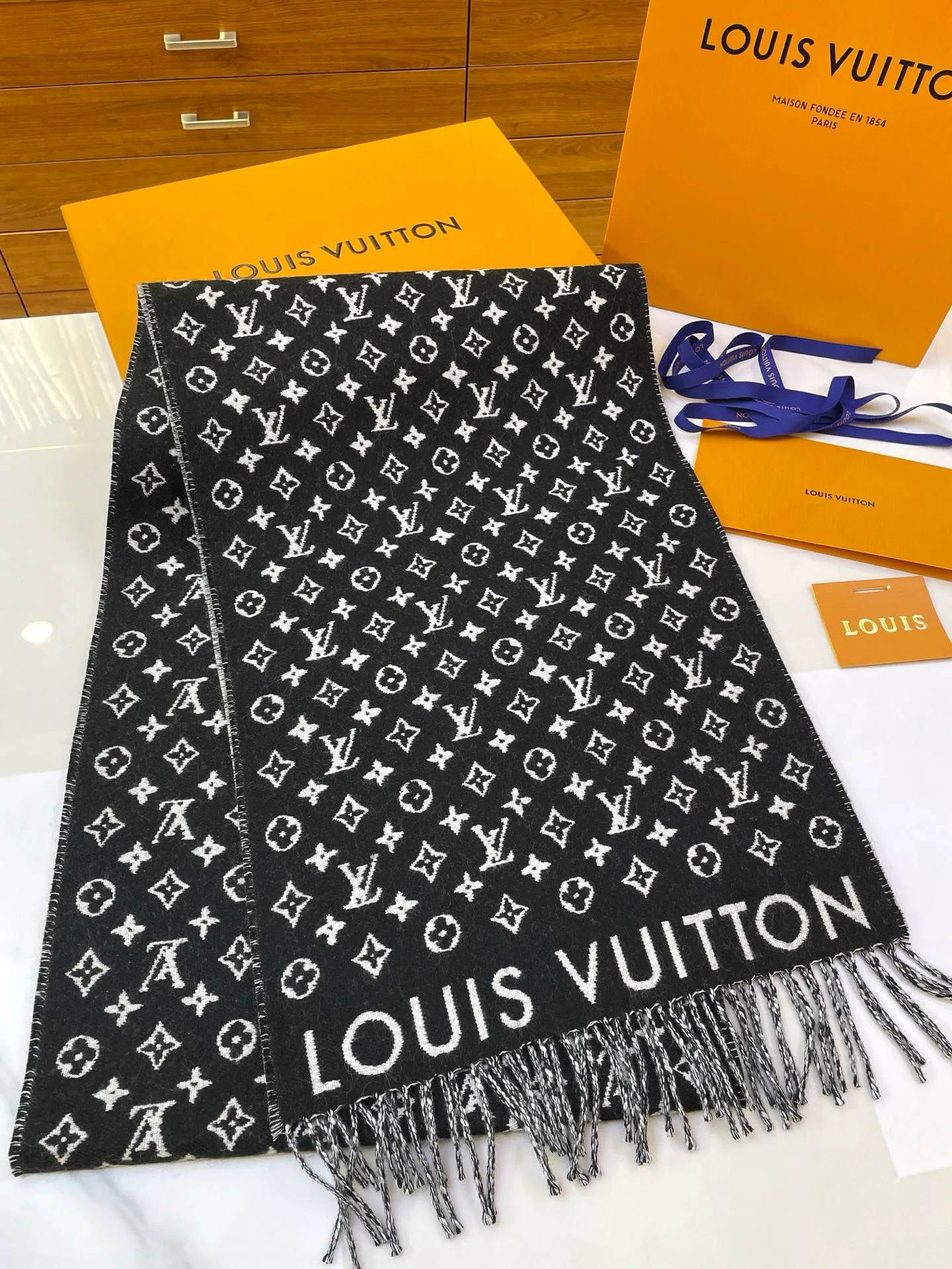 Шарфы Louis Vuitton 416740