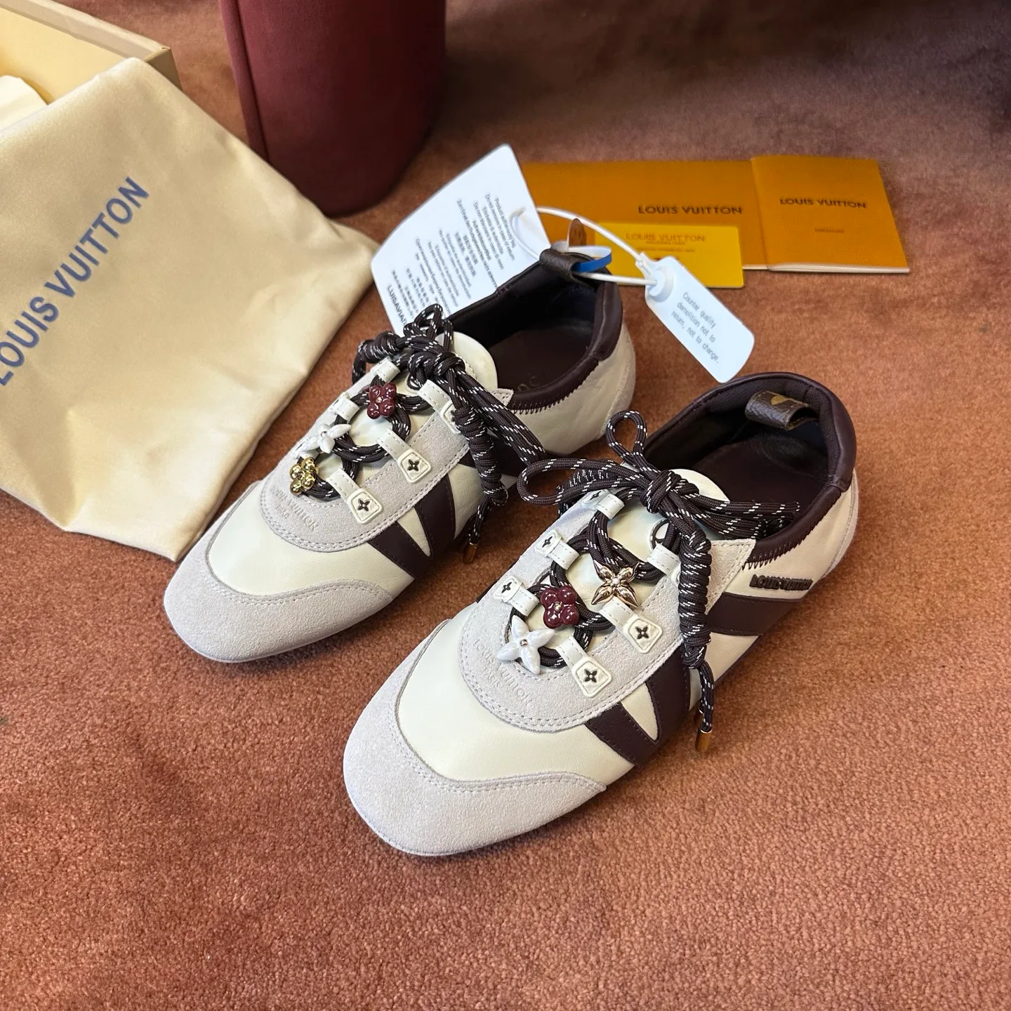 Кроссовки Женские Louis Vuitton 18120682