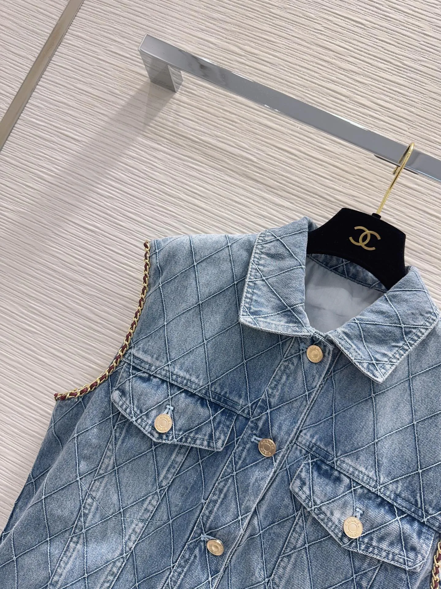 Жилеты Женские Chanel 18853886