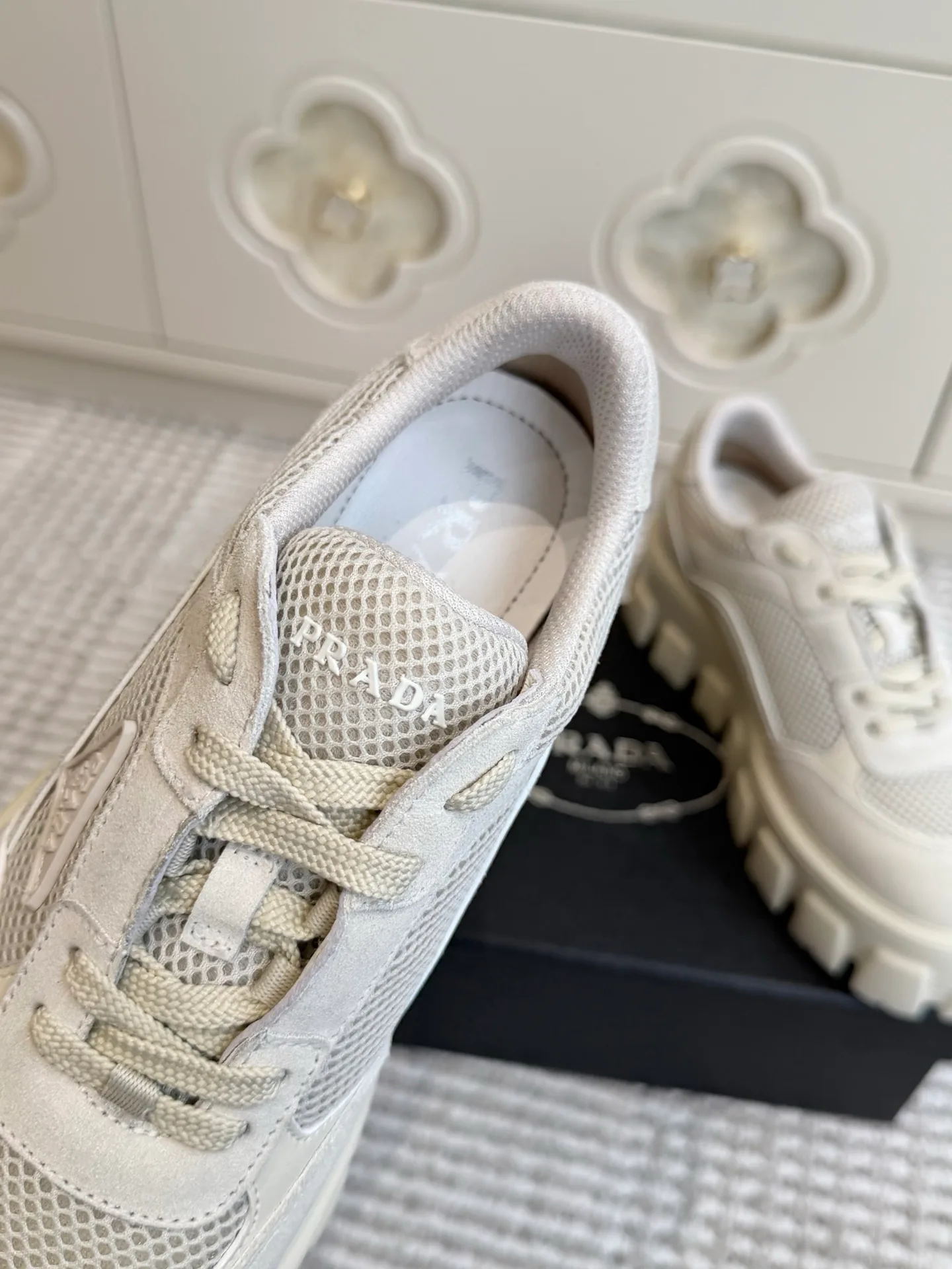 Кроссовки Женские Prada 18261280