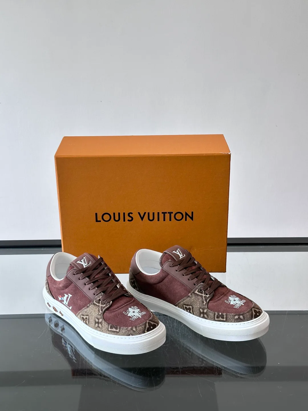 Кроссовки Женские Louis Vuitton 17037734