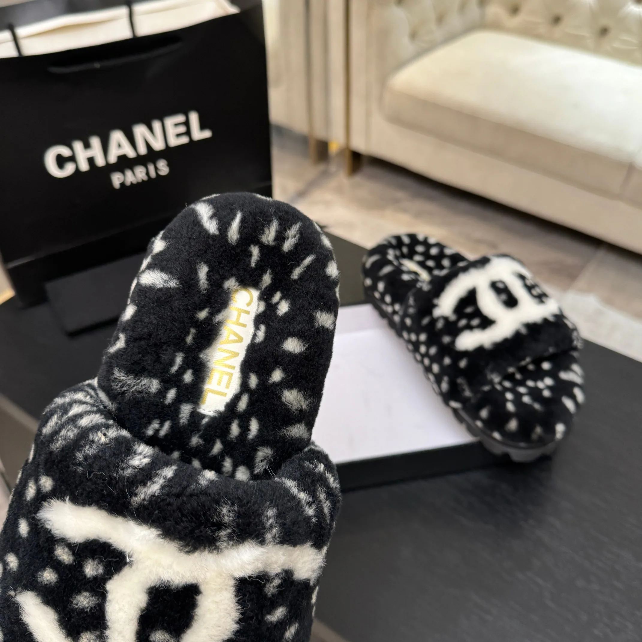 Тапочки Женские Chanel 18062758