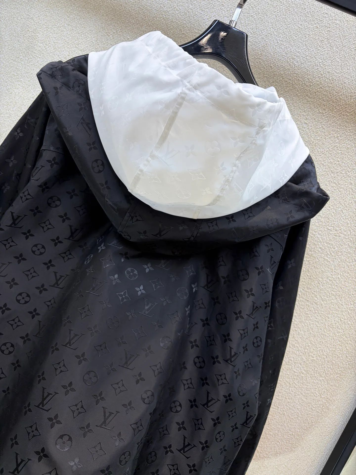 Куртки И Пуховики Женские Louis Vuitton 18506589