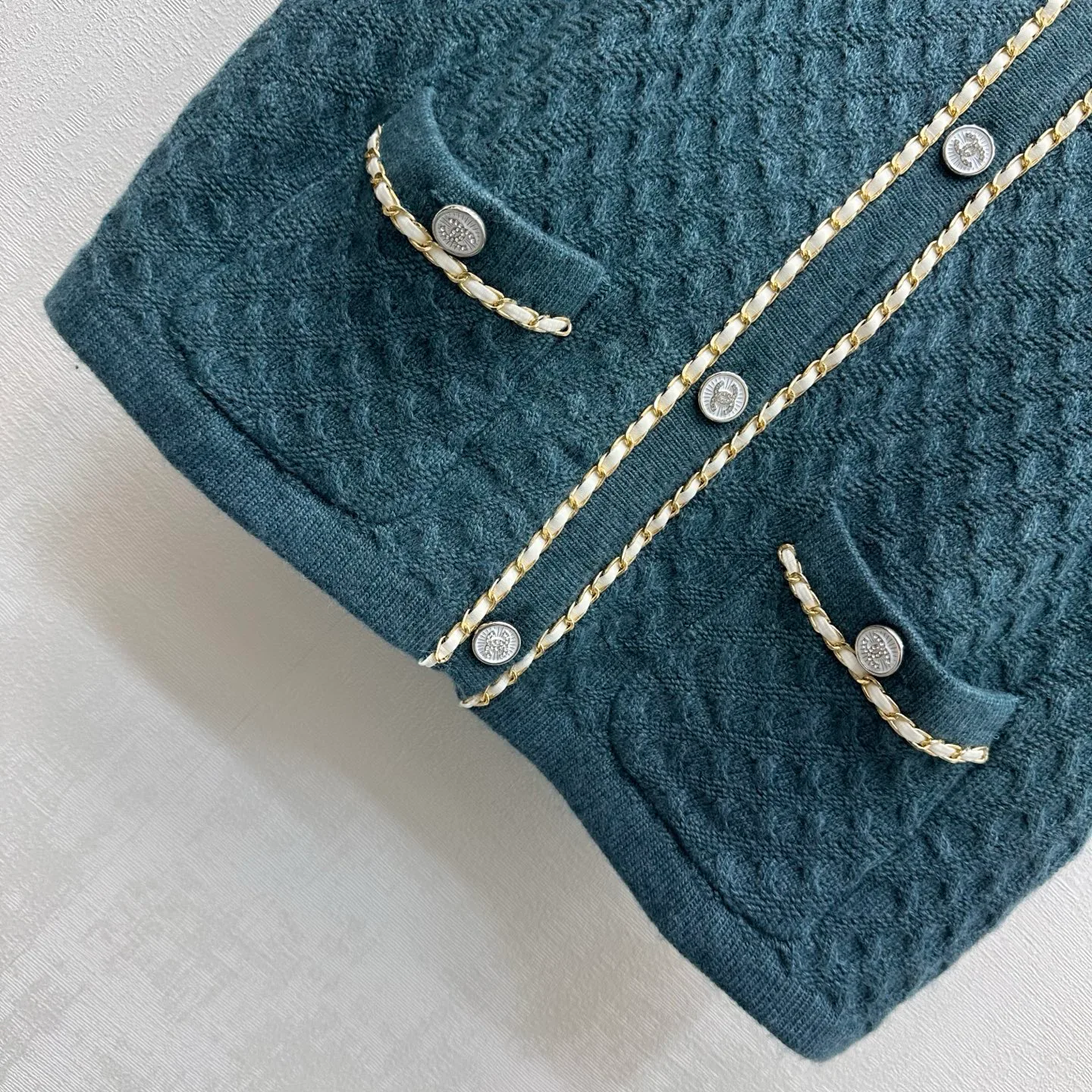 Жилеты Женские Chanel 18023261