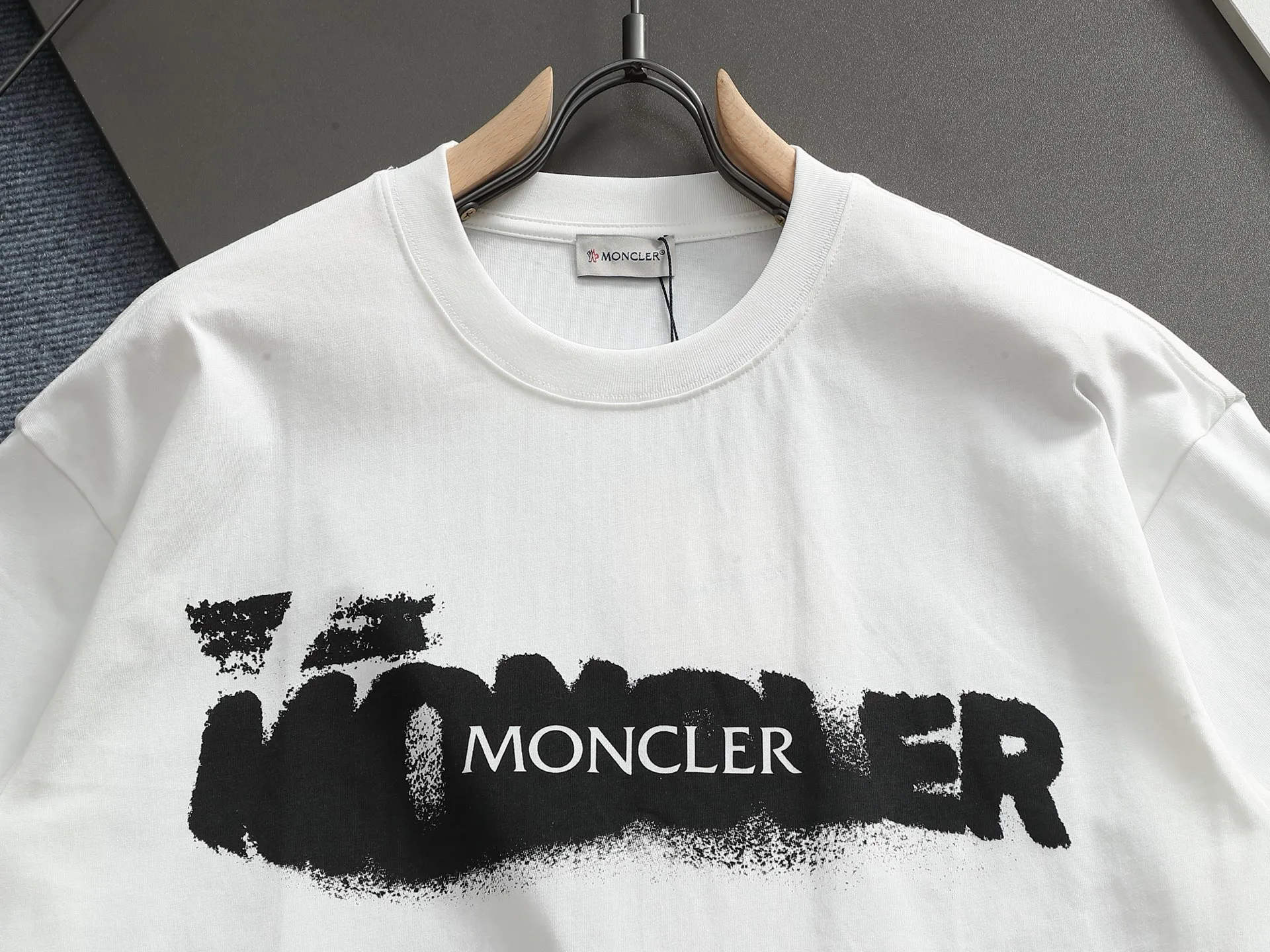 Футболки Женские Moncler 1617500