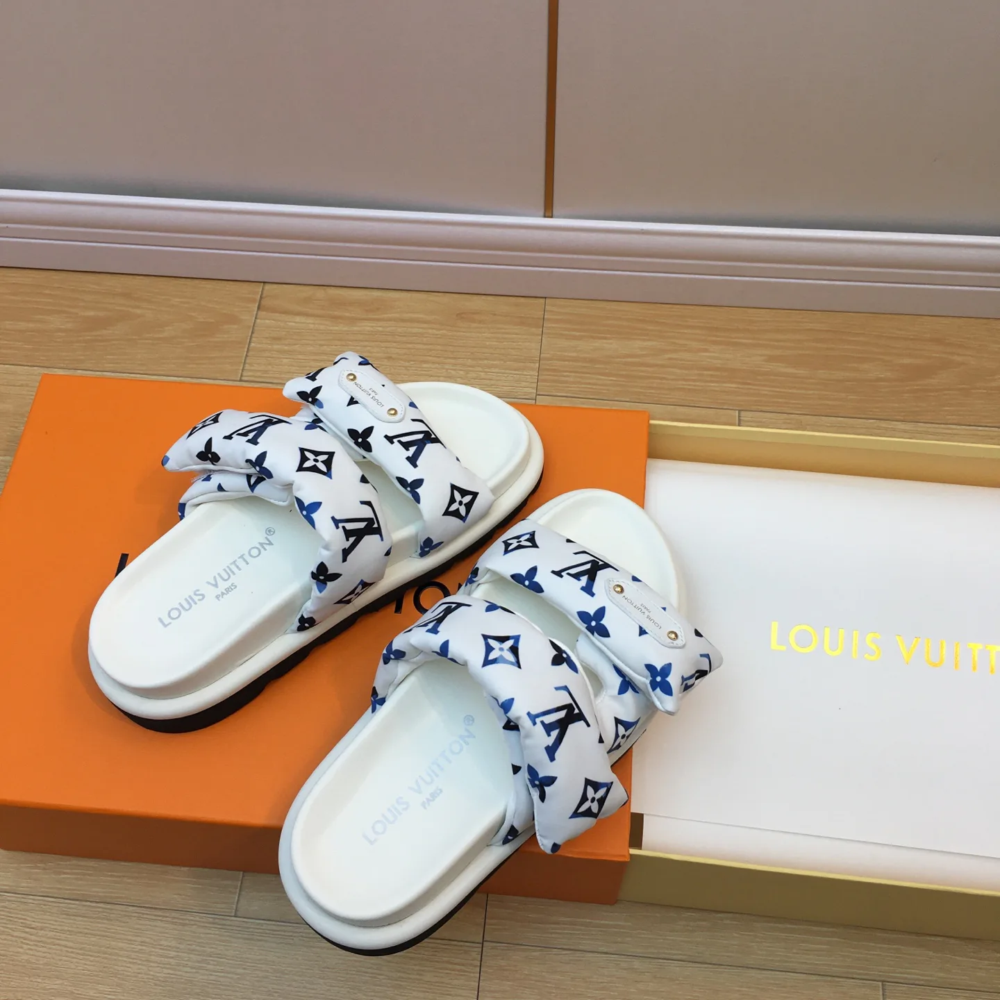 Шлепанцы Женские Louis Vuitton 32506