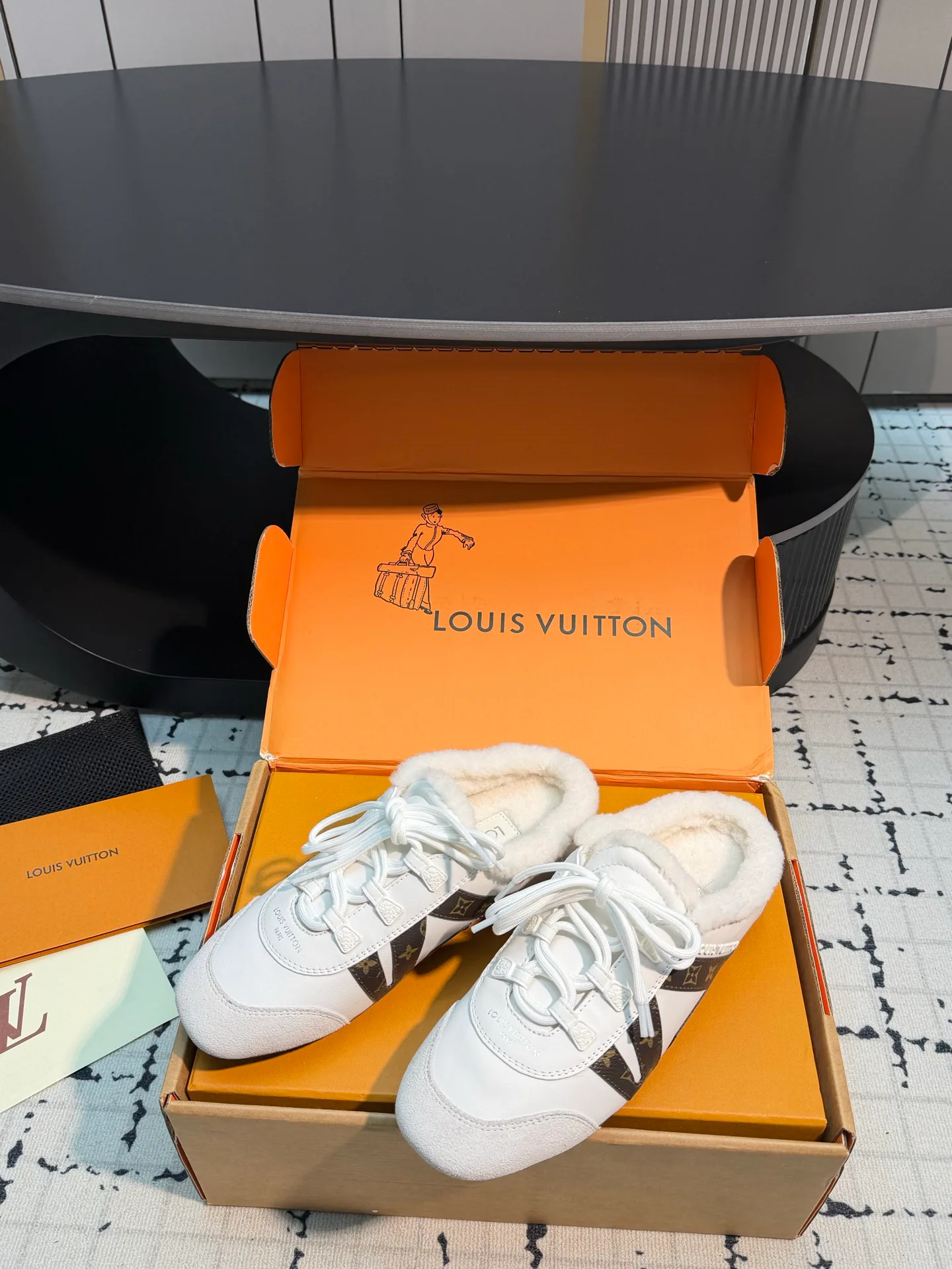 Кроссовки Женские Louis Vuitton 19411162