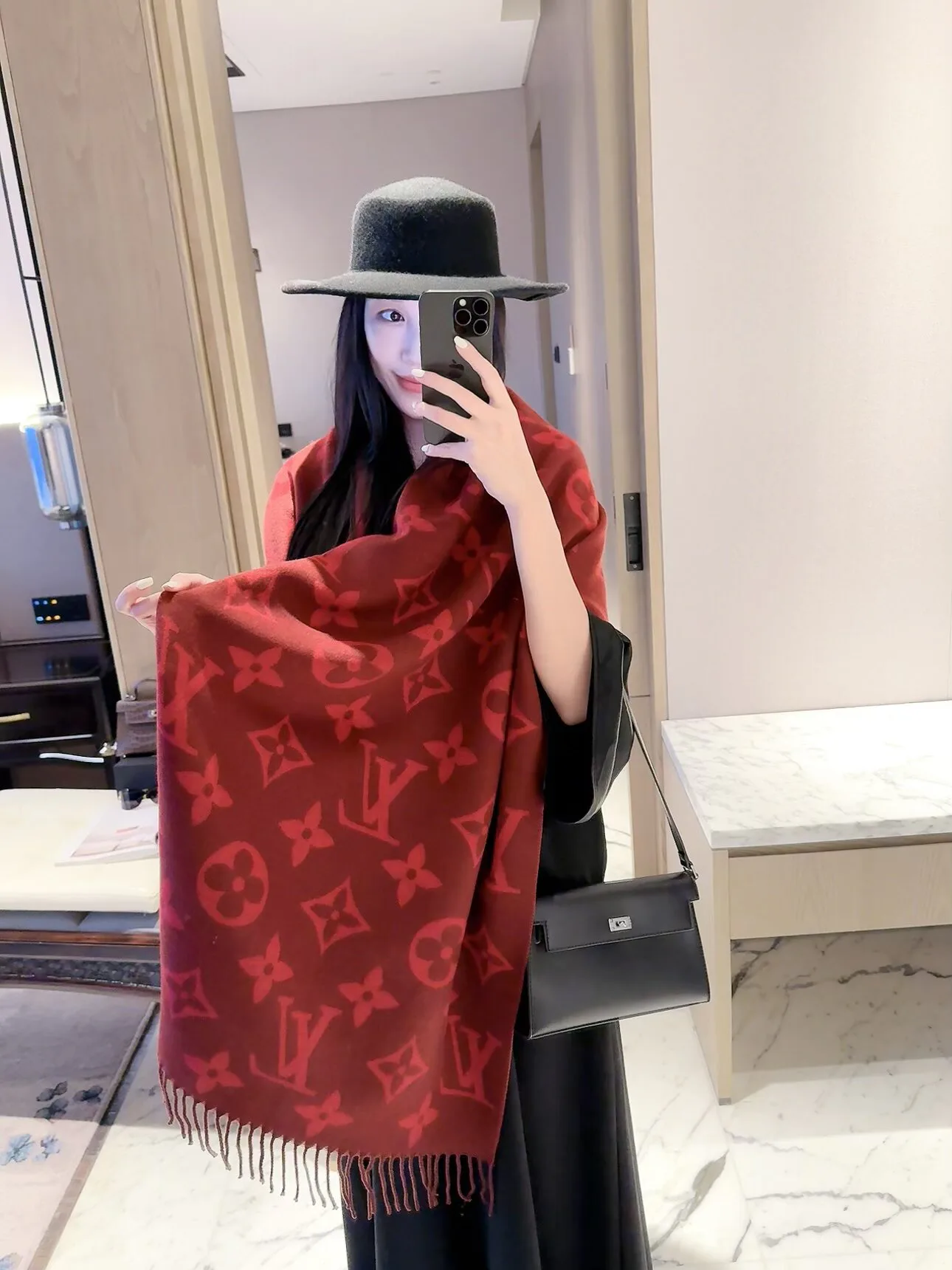 Шарфы Louis Vuitton 18322510