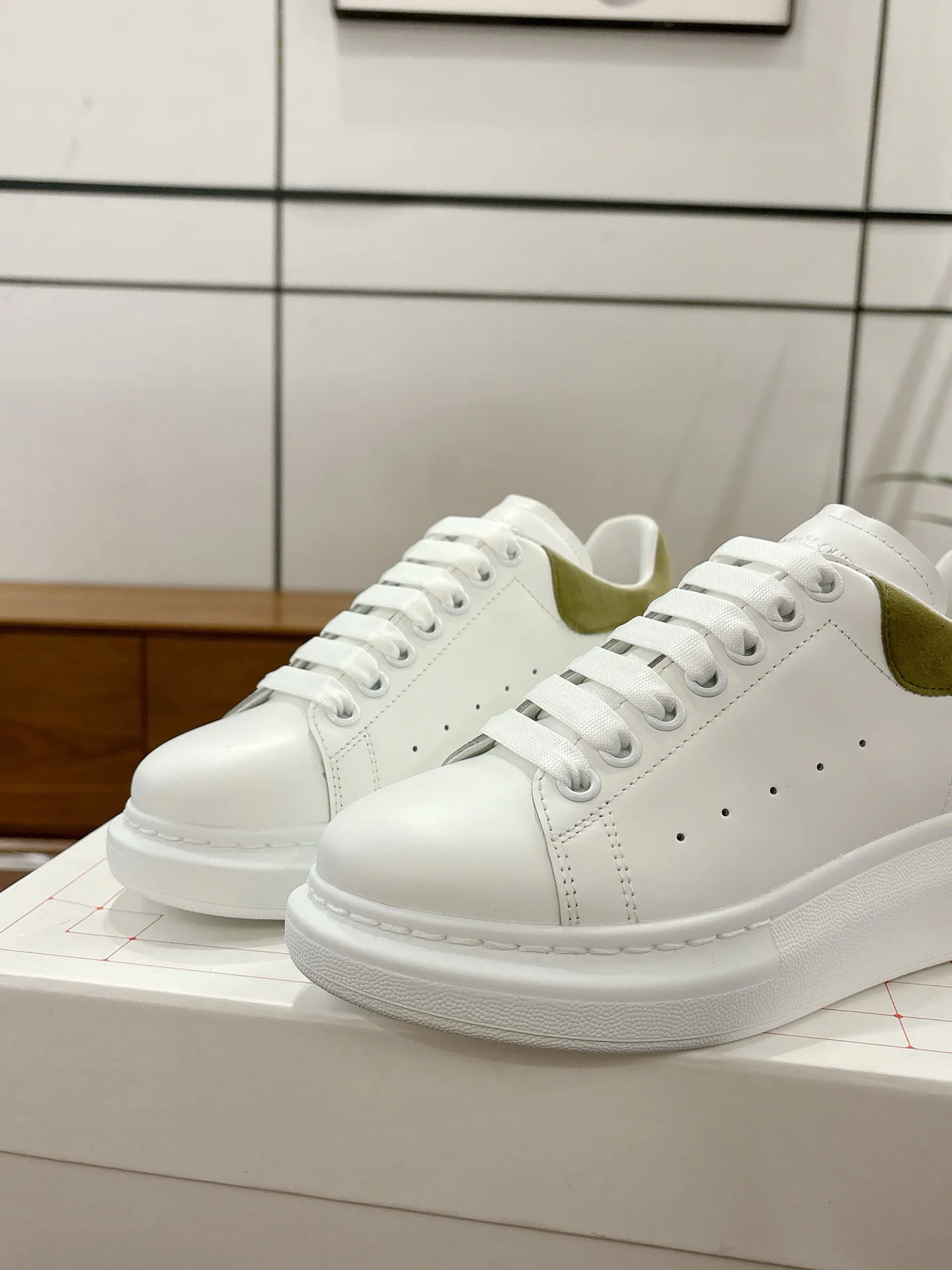 Кроссовки Женские Alexander Mcqueen 3446145