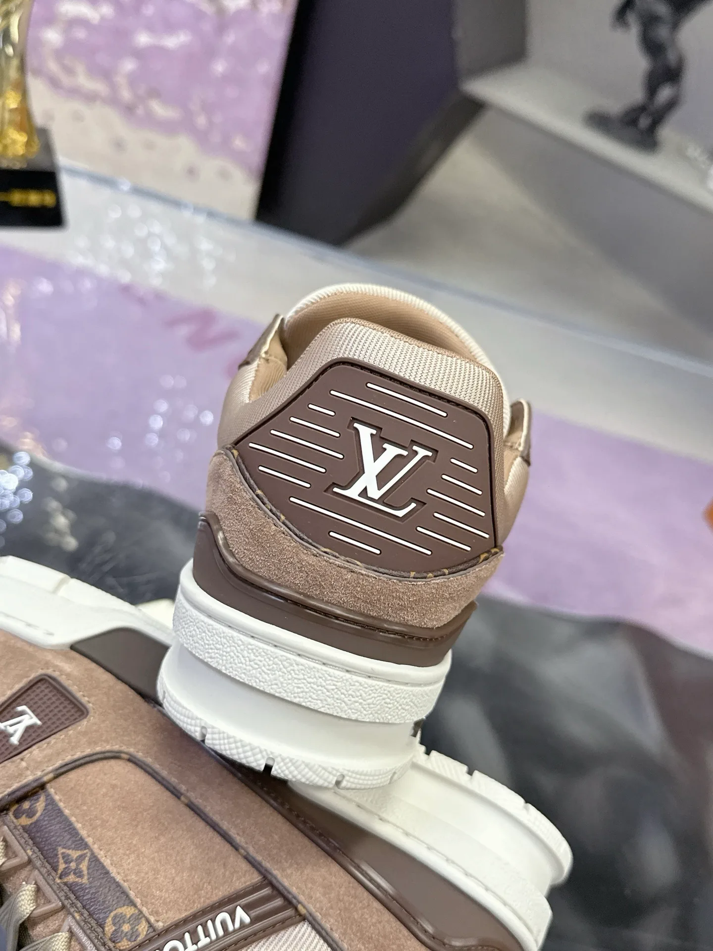 Кроссовки Женские Louis Vuitton 17530416