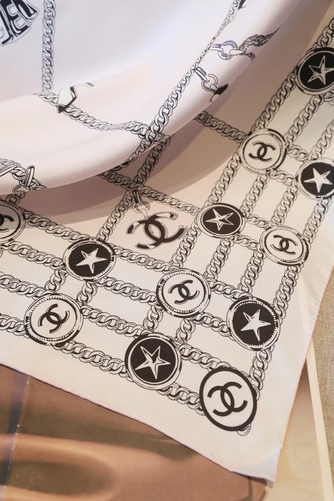 Платки Chanel 11852815