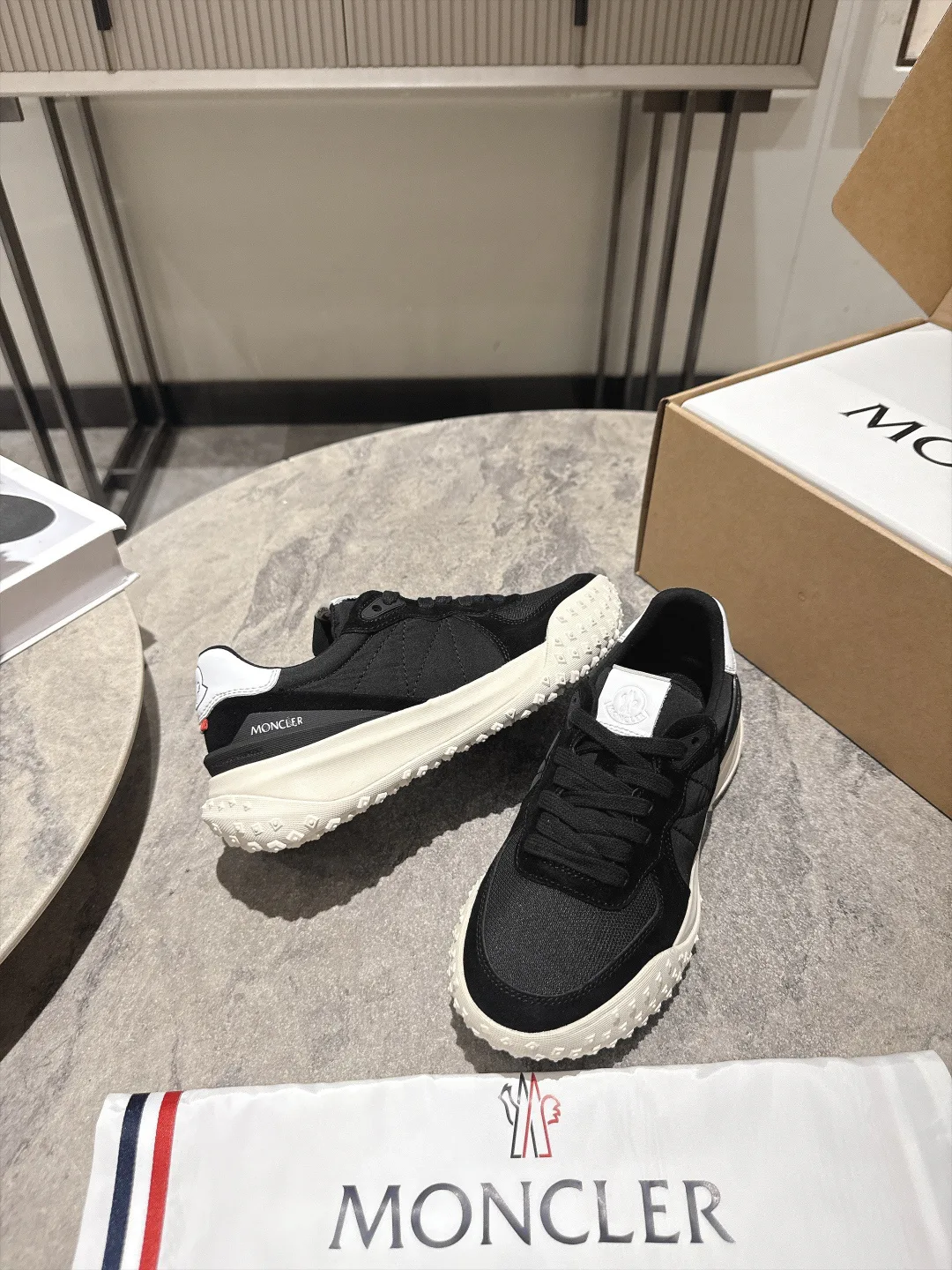 Кроссовки Женские Moncler 18549129