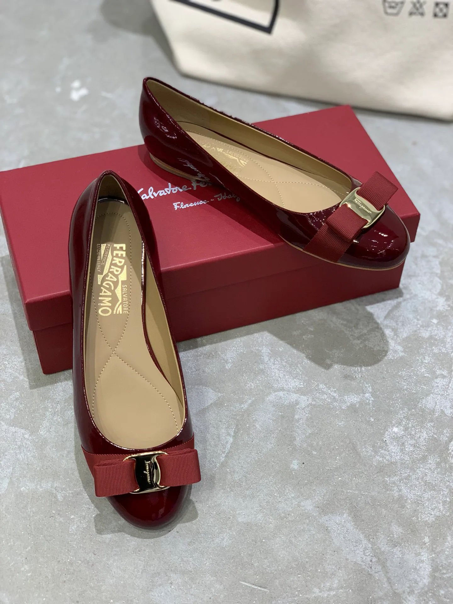 Балетки Женские Salvatore Ferragamo 18340642