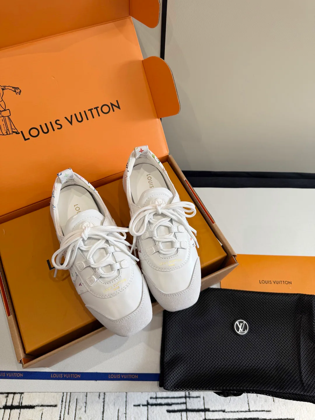 Кроссовки Женские Louis Vuitton 1450959