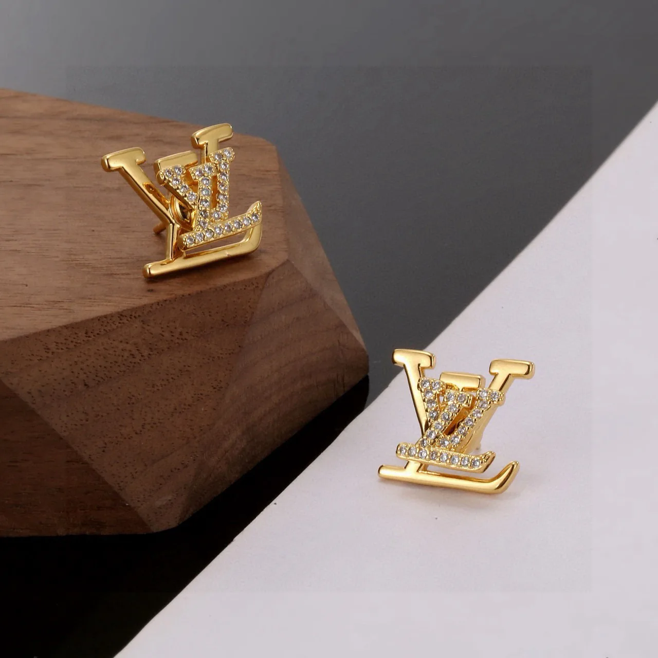 Бижутерия Louis Vuitton 17477423