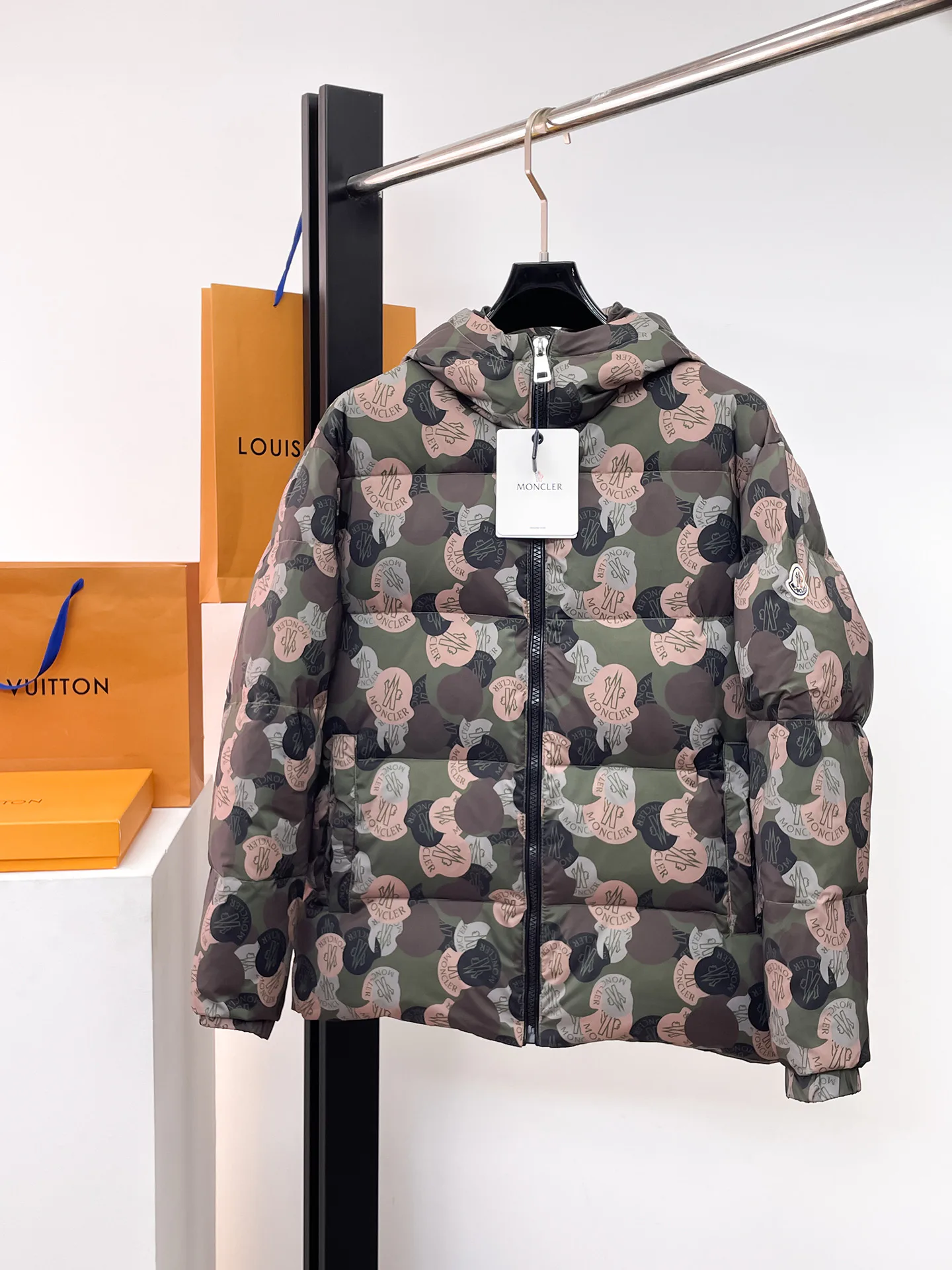 Куртки И Пуховики Женские Moncler 18740341