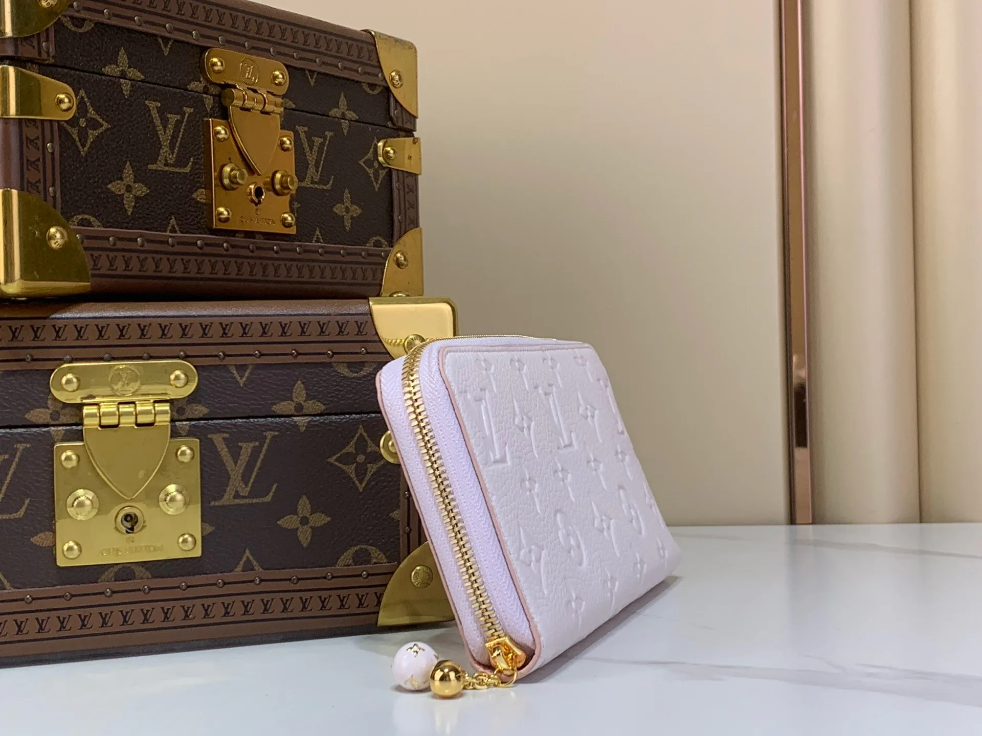 Клатчи Женские Louis Vuitton 17499379