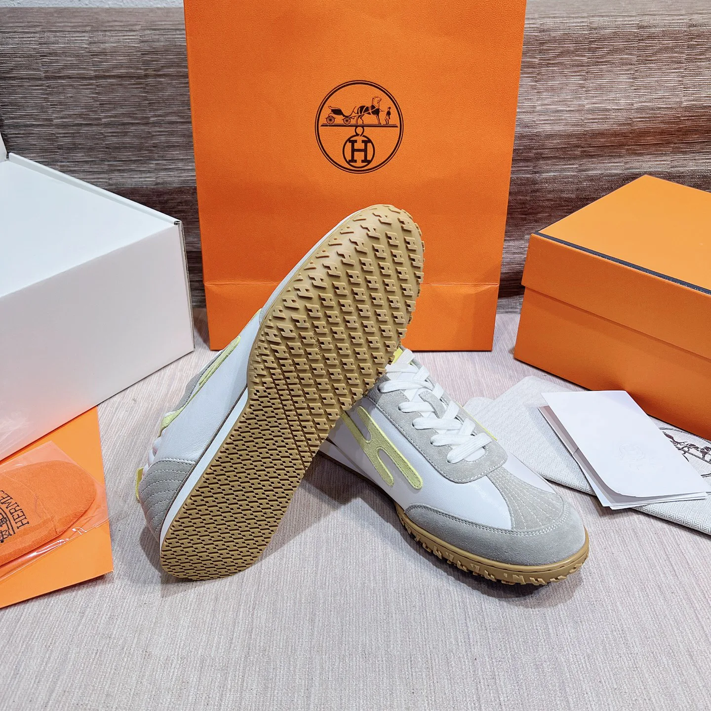 Кроссовки Женские Hermes 17749541