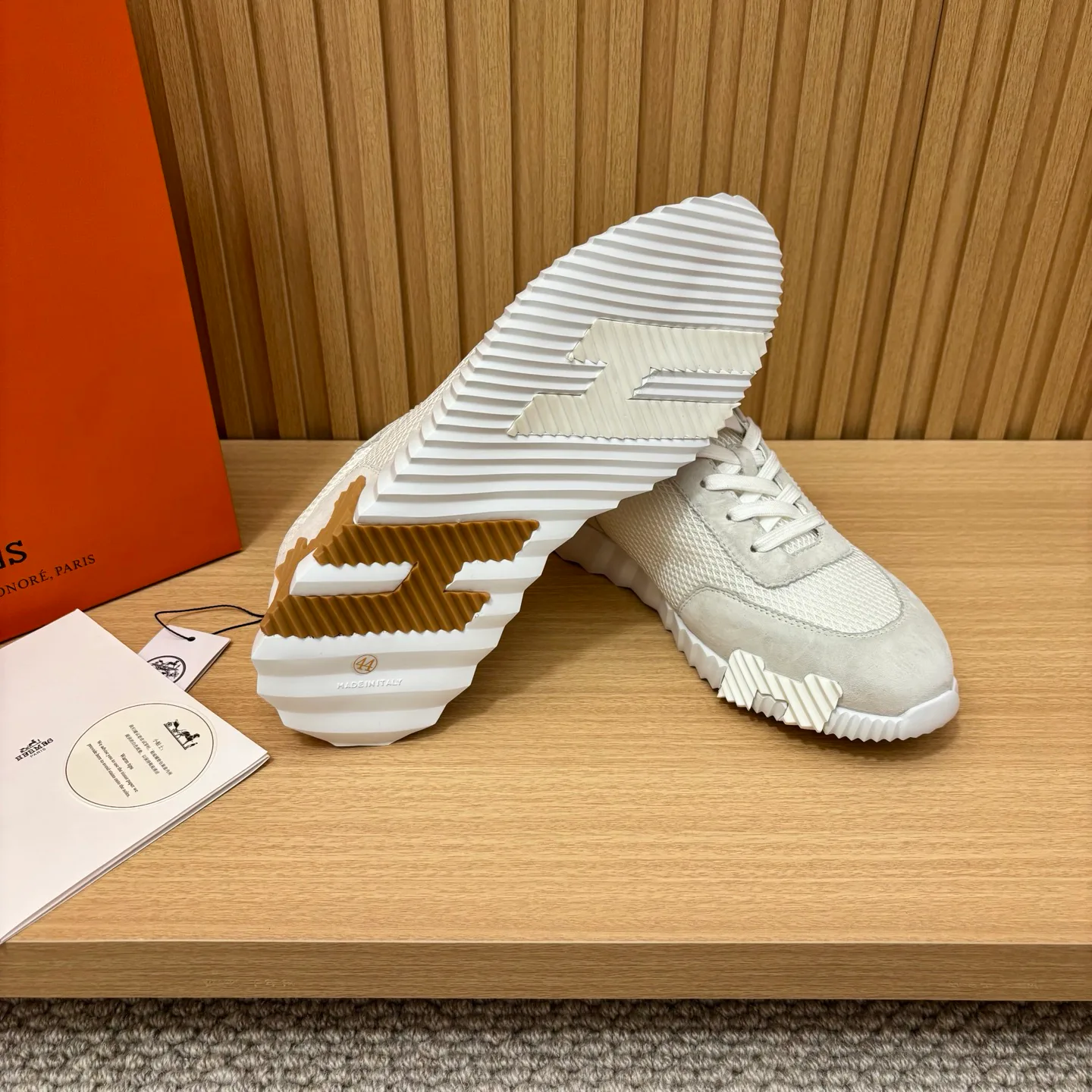 Кроссовки Женские Louis Vuitton 18438921