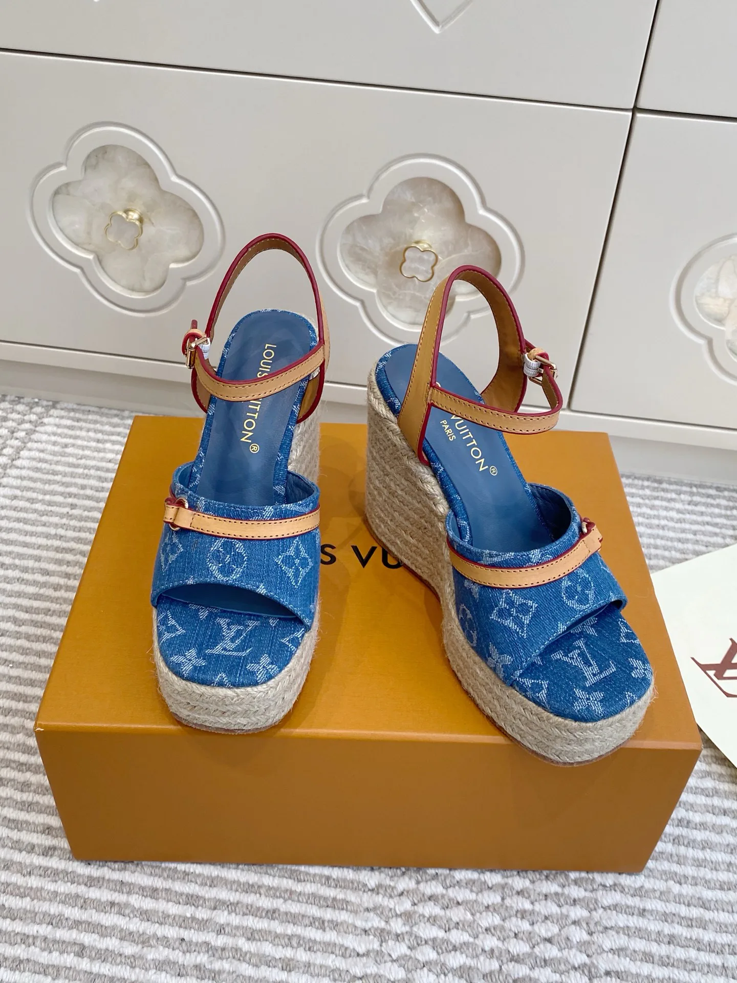 Босоножки Женские Louis Vuitton 12779854