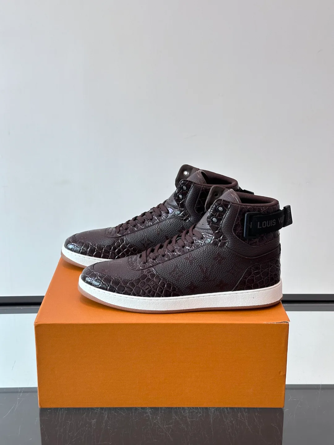 Кроссовки Мужские Louis Vuitton 18400596
