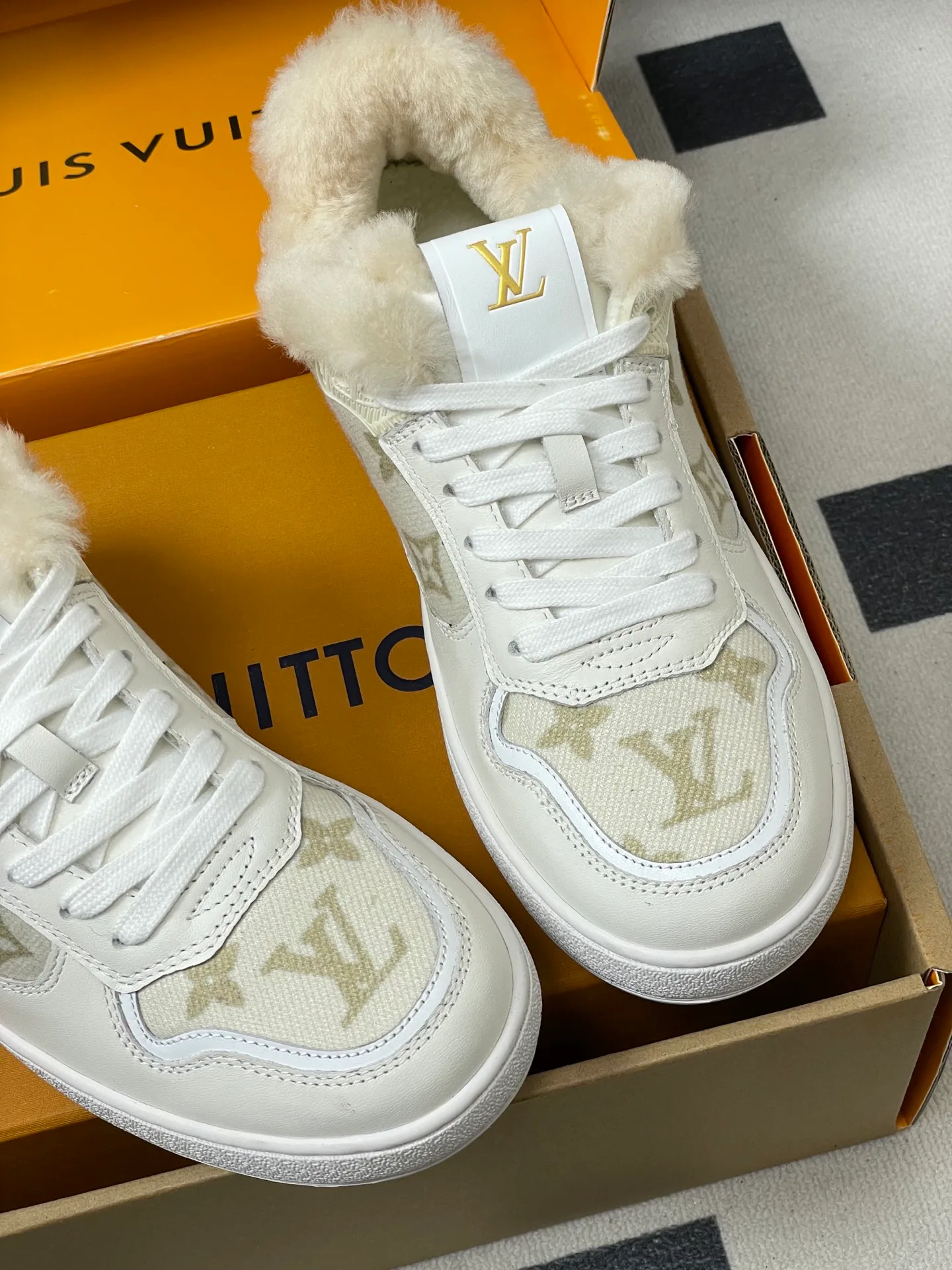 Кроссовки Женские Louis Vuitton 1706466