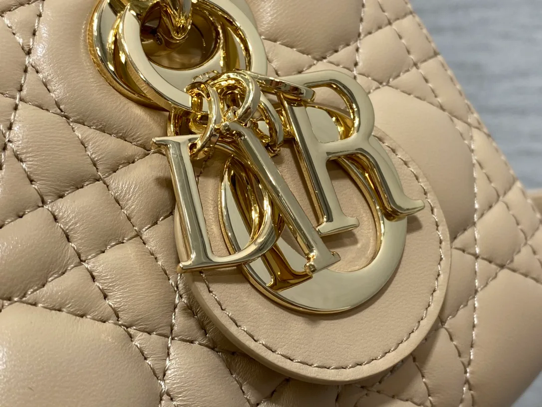 Классические Сумки Женские Christian Dior 17770379