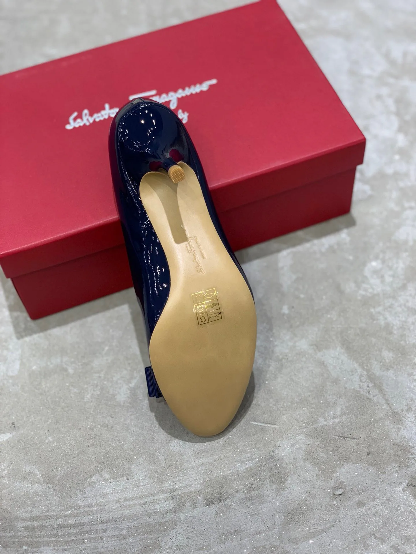 Туфли Женские Salvatore Ferragamo 18340722