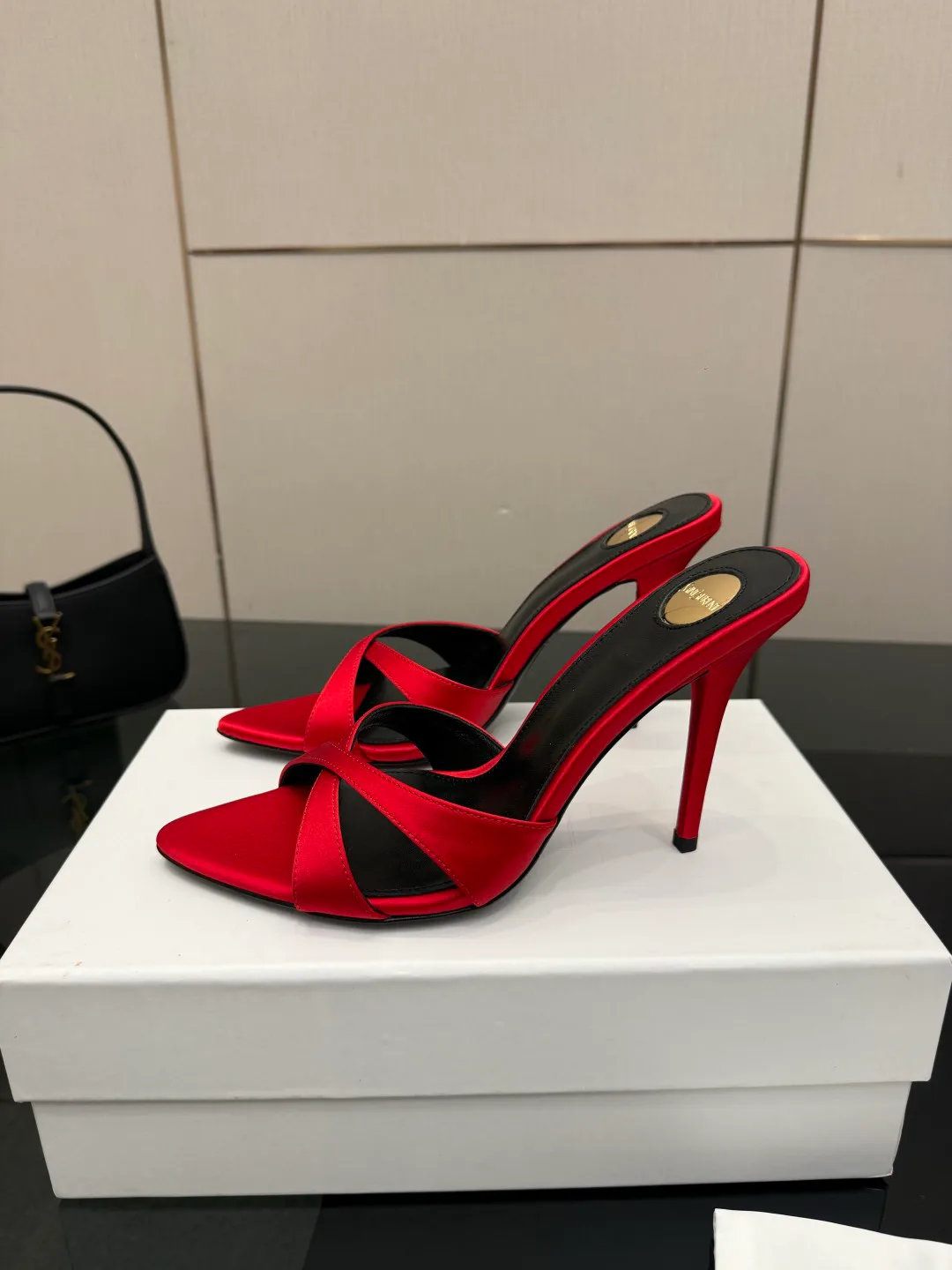 Босоножки Женские Saint Laurent 11409894