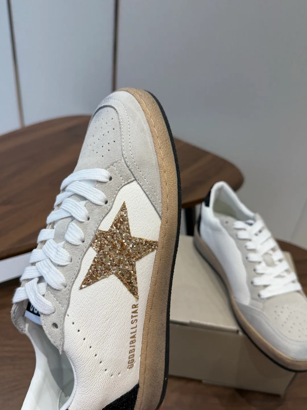 Кроссовки Женские Golden Goose 18357253