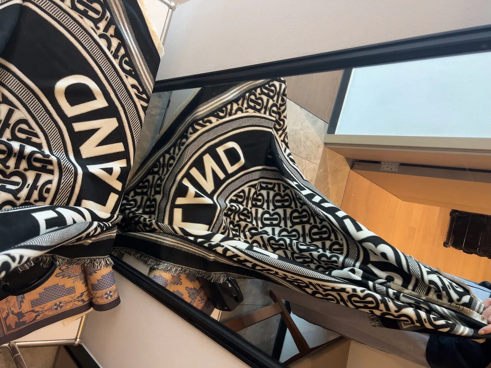 Платки Burberry 1973640