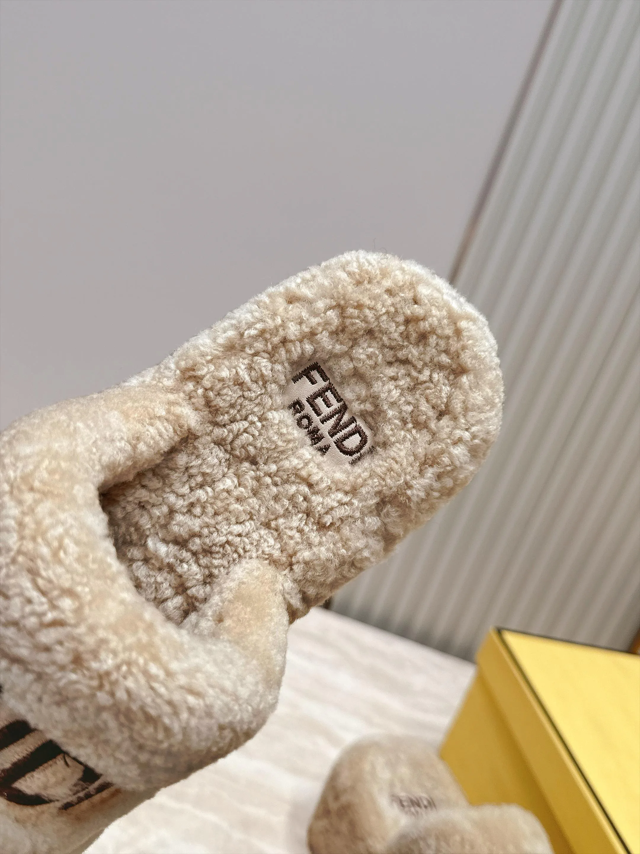 Тапочки Женские Fendi 18737610