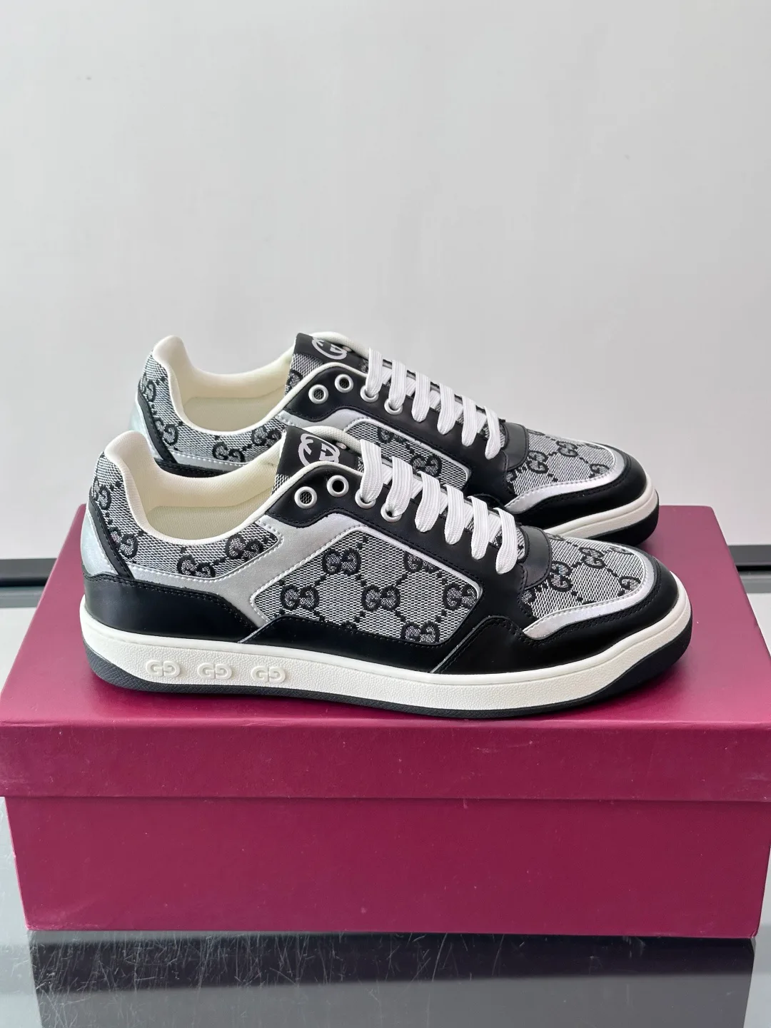 Кроссовки Женские Gucci 18102695