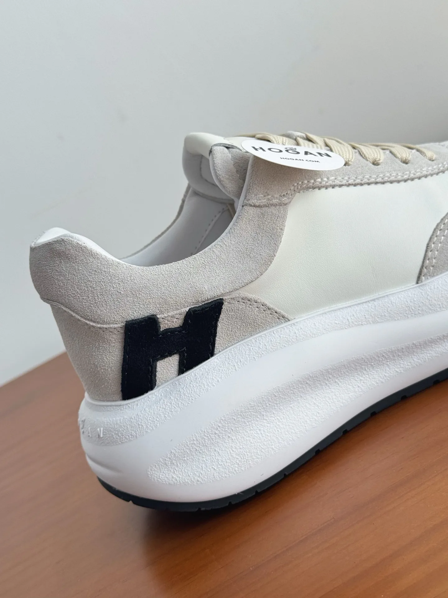 Кроссовки Женские Hogan 18765986