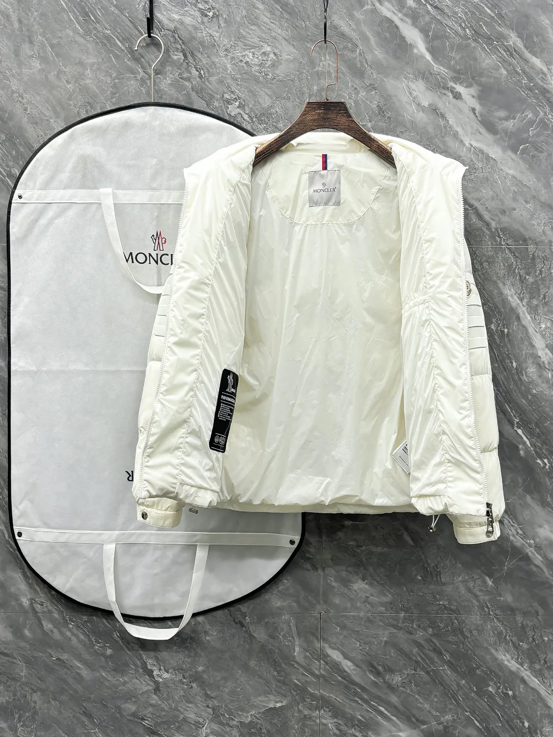 Куртки И Пуховики Мужские Moncler 4273481