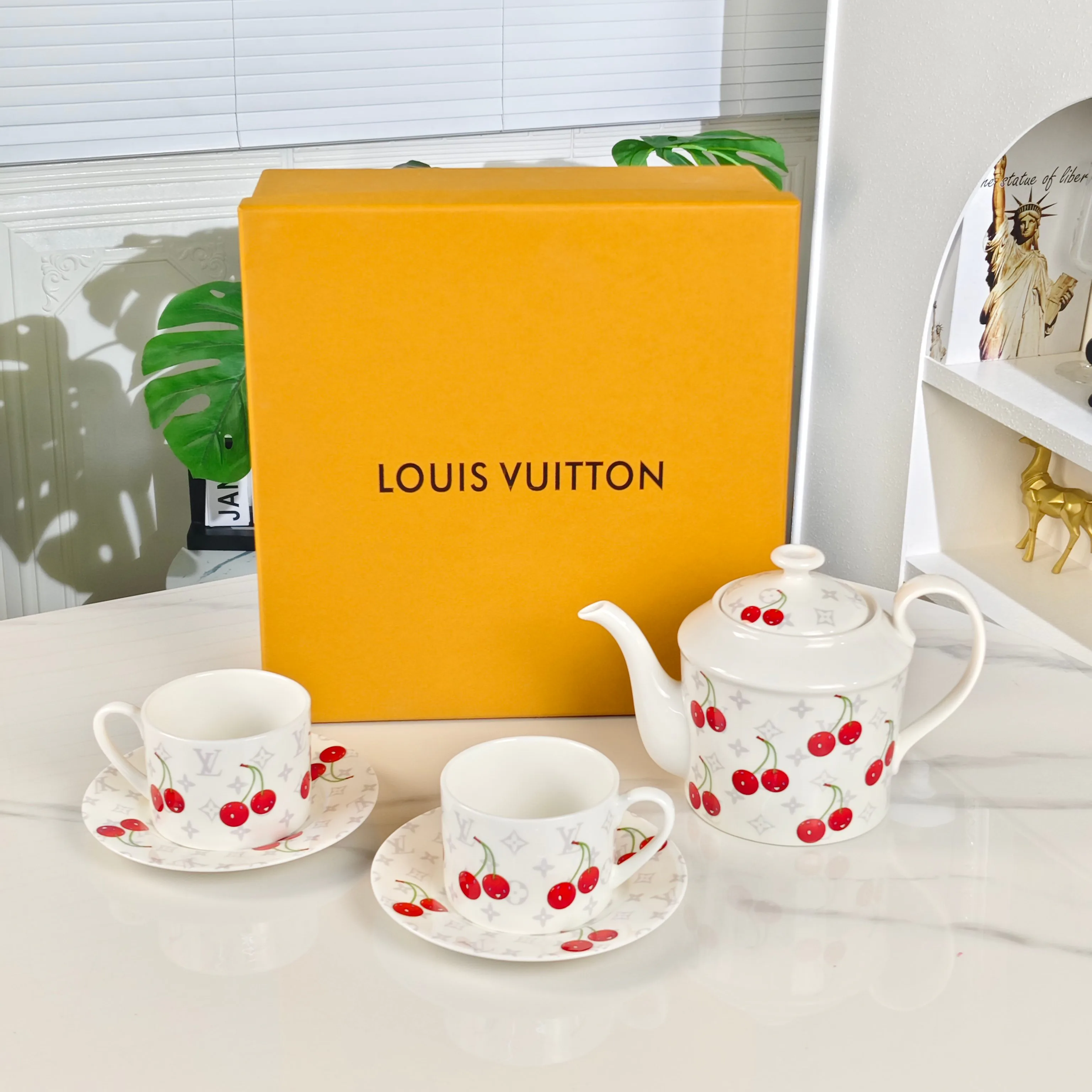 Посуда Louis Vuitton 380080
