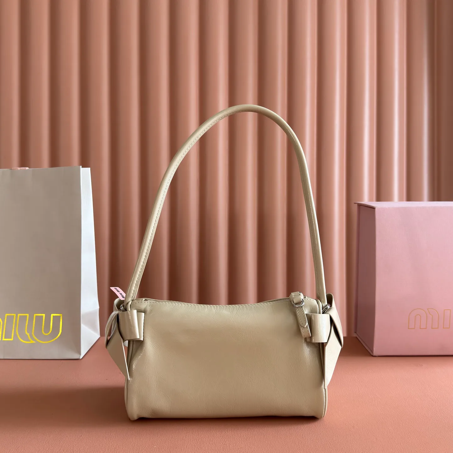 Классические Сумки Женские Miu Miu 18148117