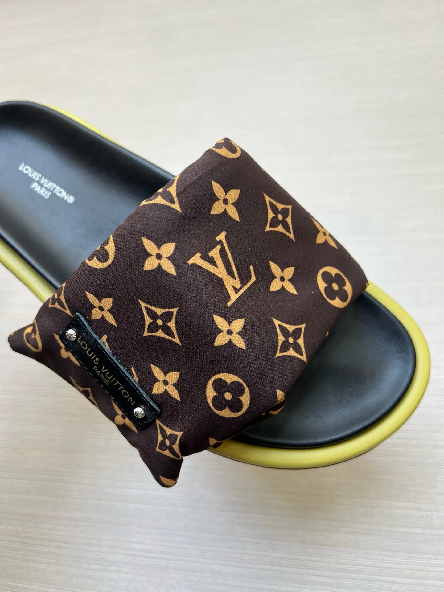 Шлепанцы Женские Louis Vuitton 9801575