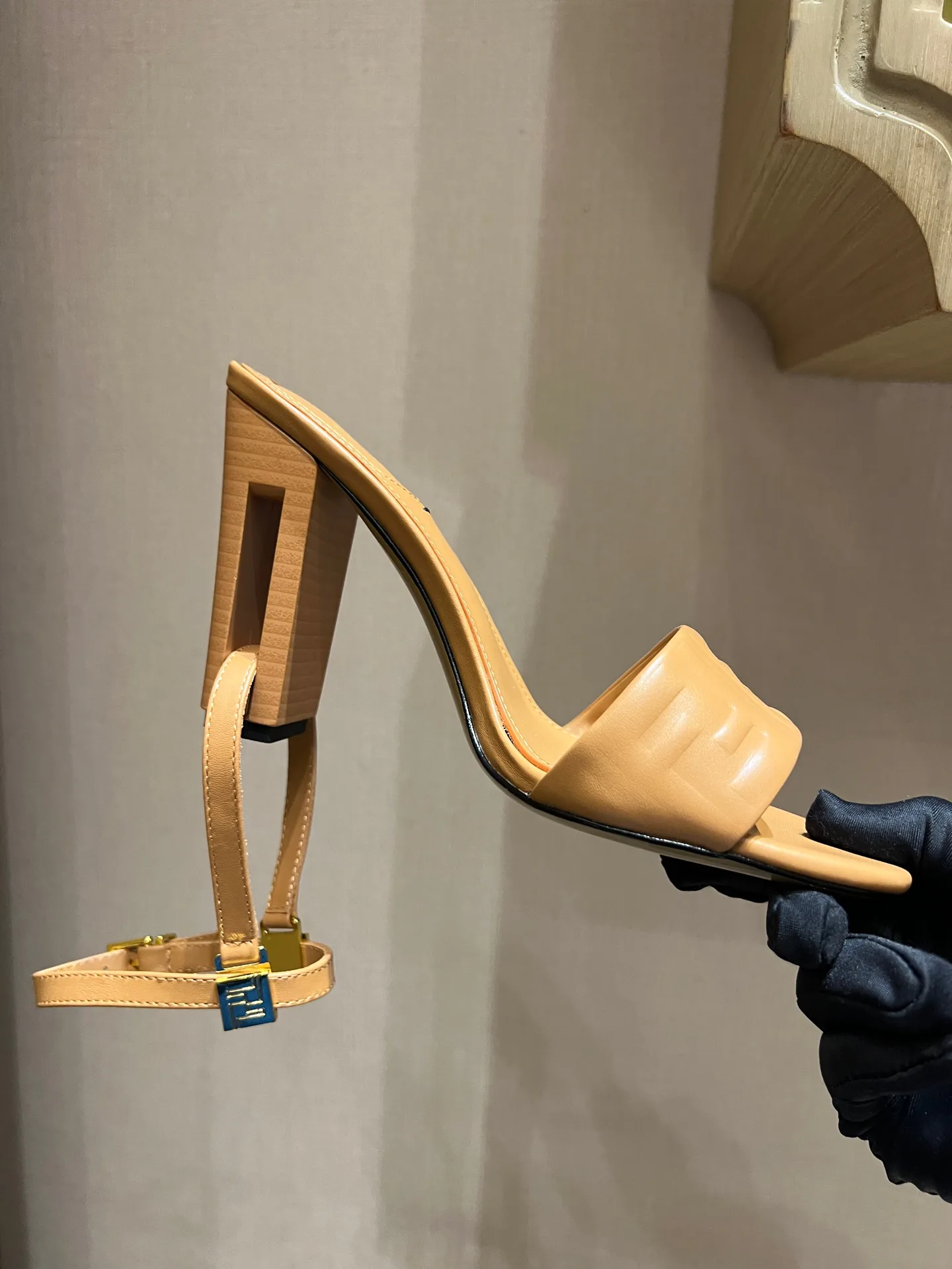 Босоножки Женские Fendi 9289003