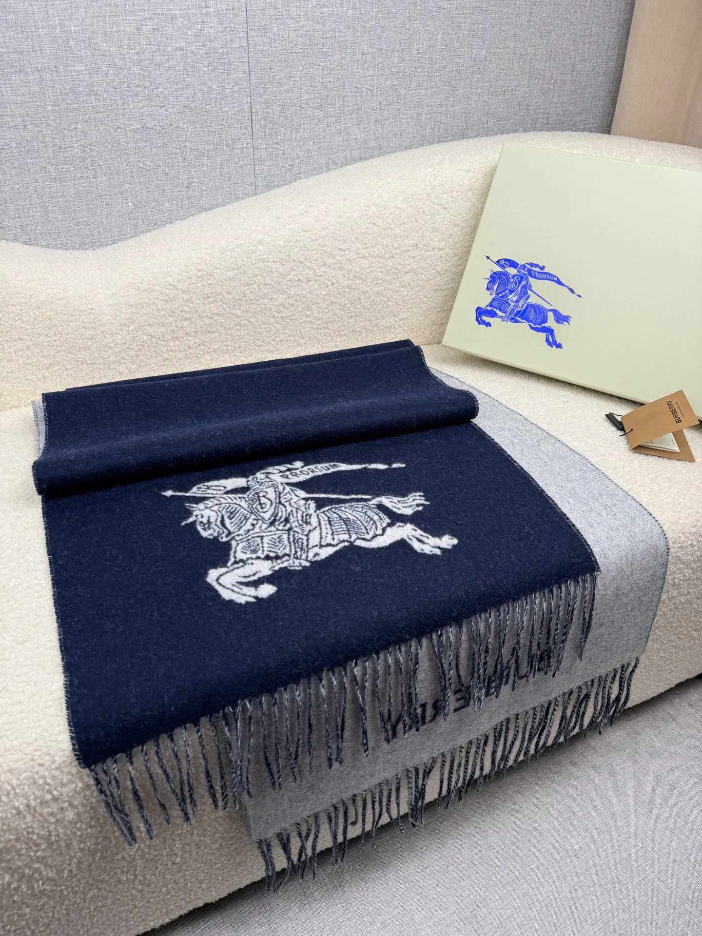 Шарфы Burberry 692777