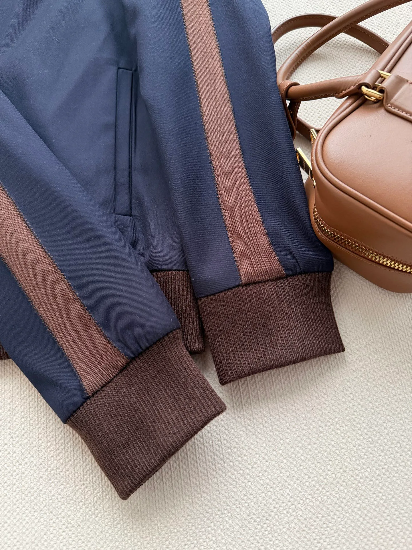 Куртки И Пуховики Женские Miu Miu 18325826