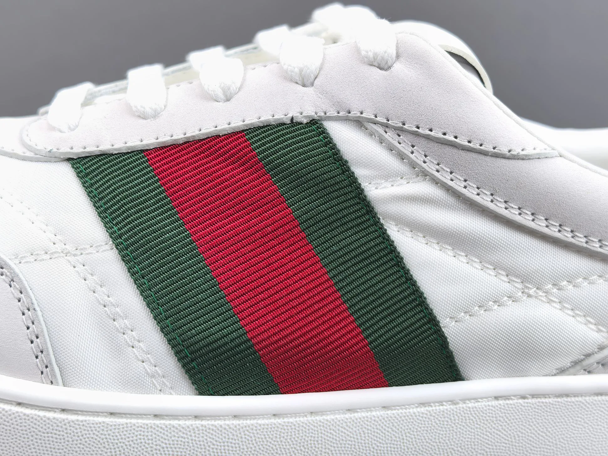 Кроссовки Женские Gucci 18552279