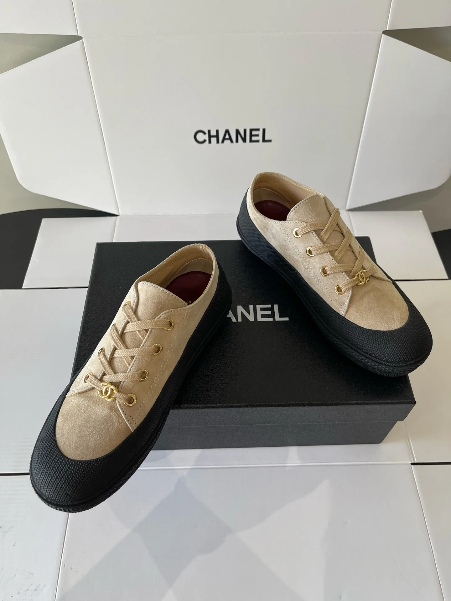 Кроссовки Женские Chanel 18437967