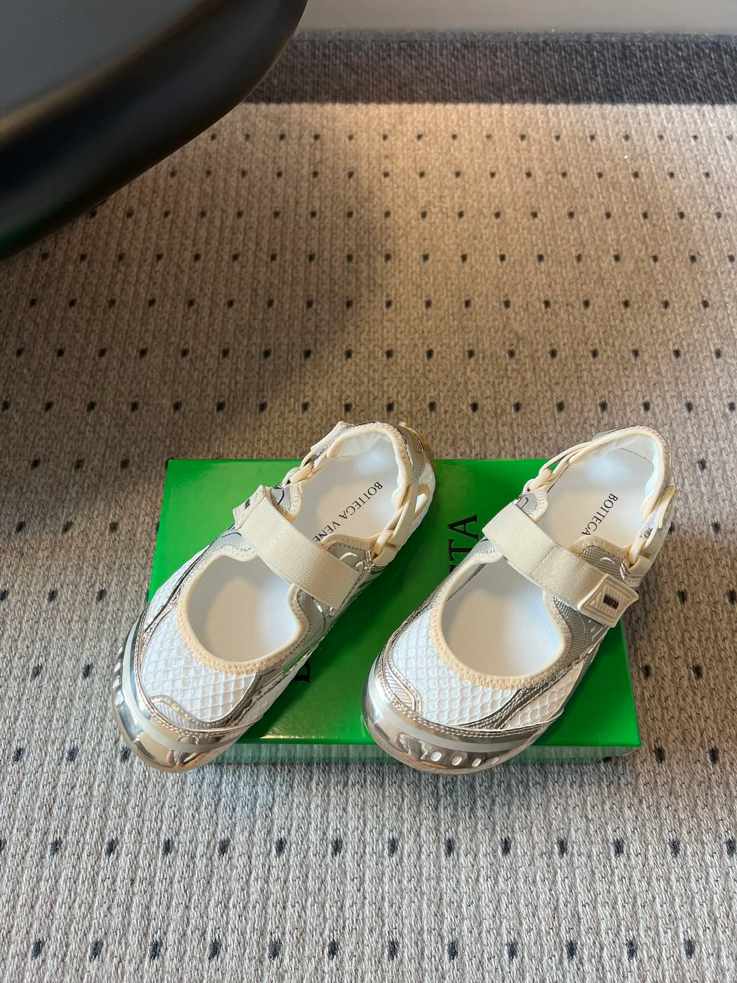 Кроссовки Женские Bottega Veneta 13072483