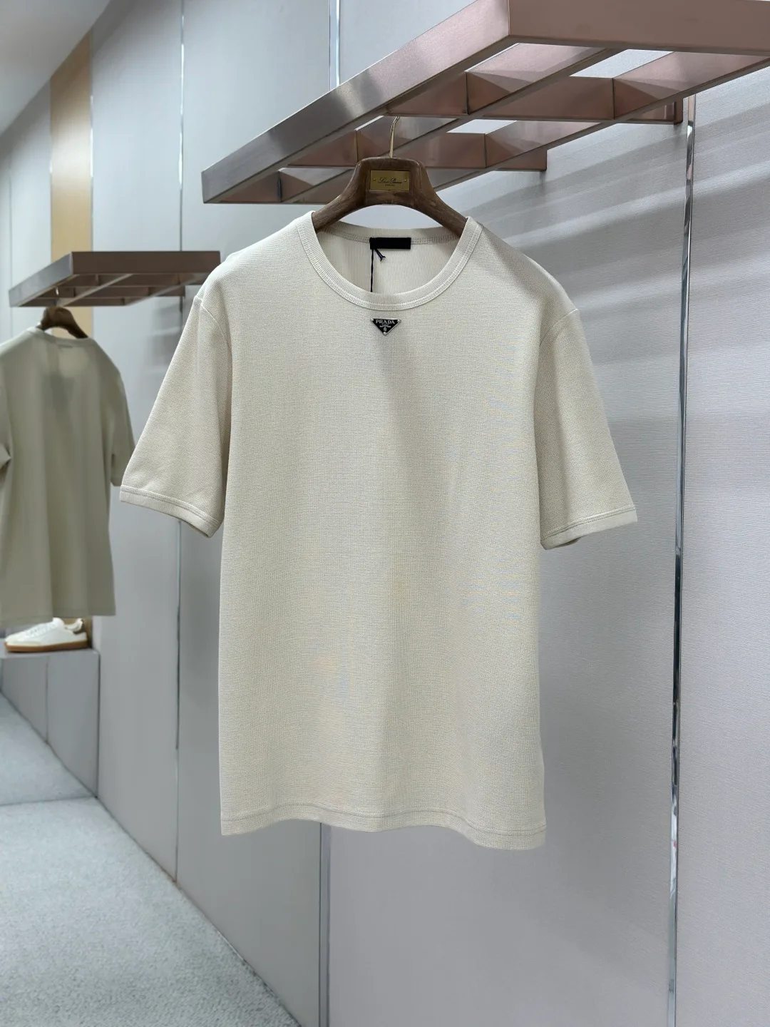 Футболки Женские Prada 18191101