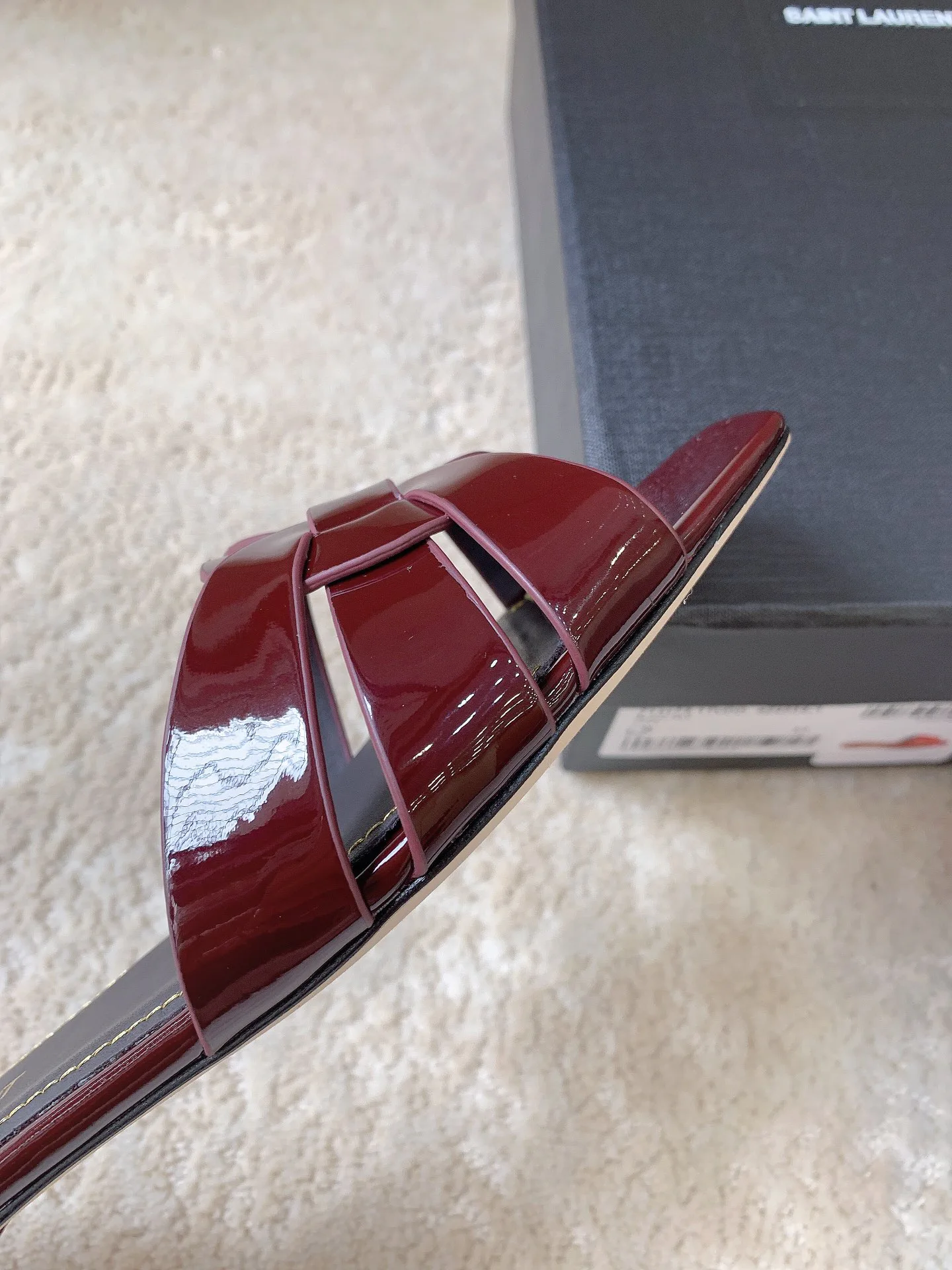 Шлепанцы Женские Saint Laurent 4390919