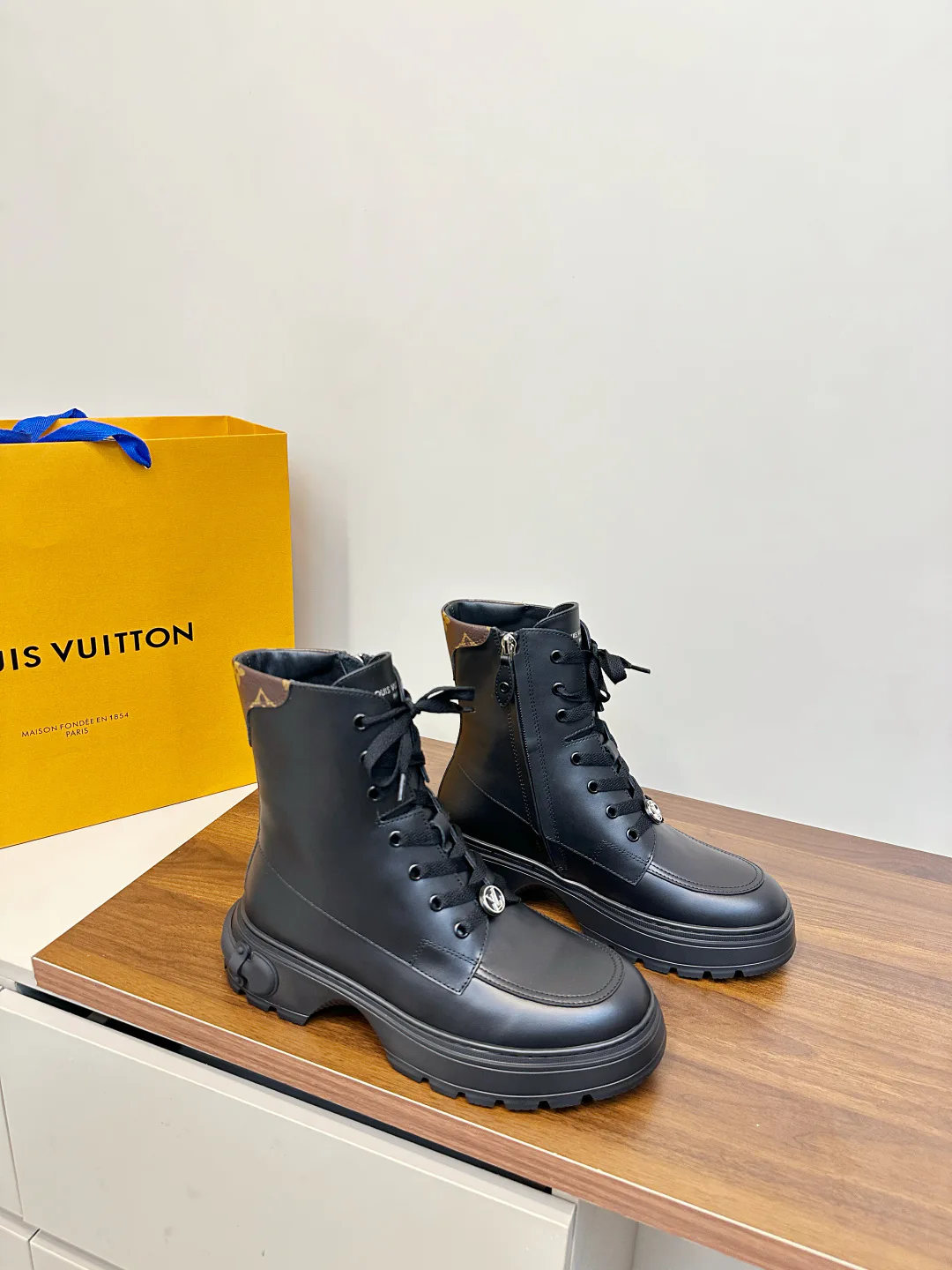 Ботинки Женские Louis Vuitton 1468755