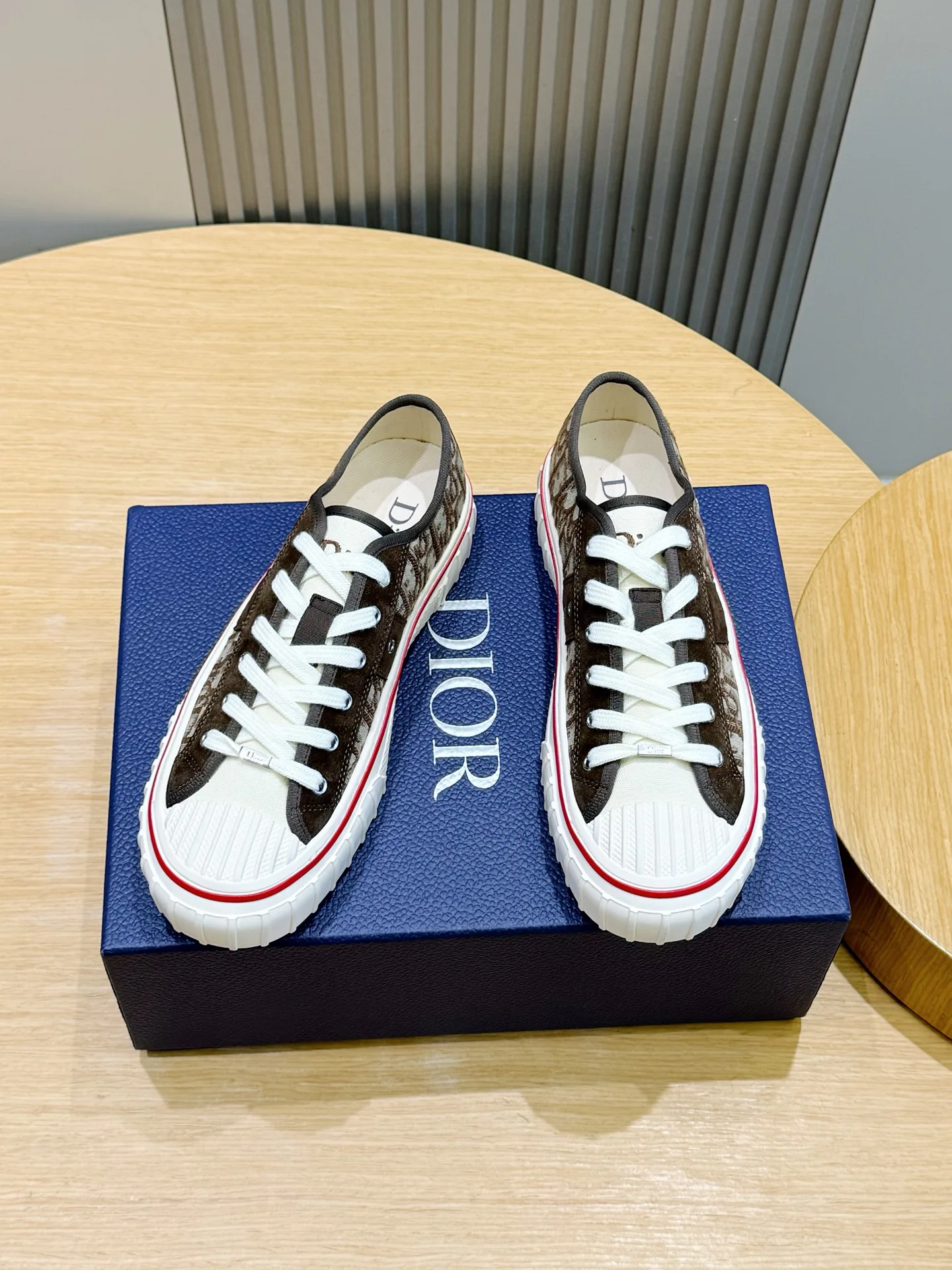 Кроссовки Женские Christian Dior 18101565